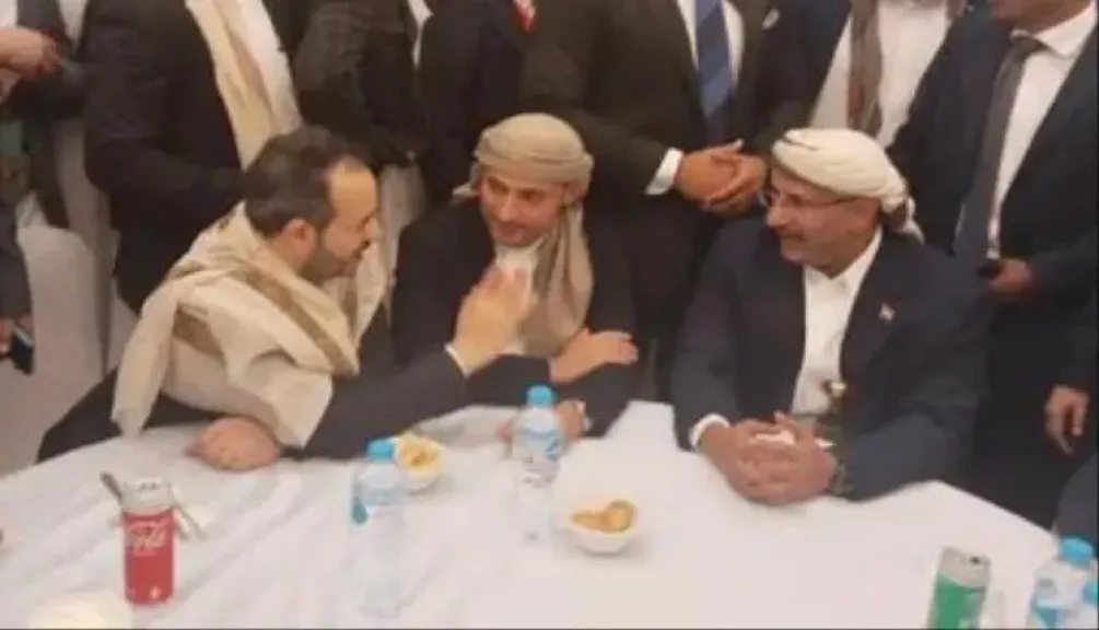 ”من القاهرة إلى صنعاء: كيف أشعل لقاء زفاف ال عفاش موجة تهديدات حوثية ضد الأحمر؟”
